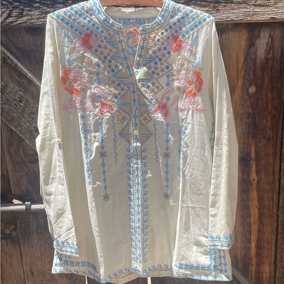 NWT Embroidered White and Blue Women's Tunic - Picture 3 of 8